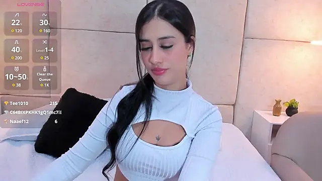 Snapshot of Amiirra_ chatting on 12/14/24, 12:01 Amiirra online show from 12/14/24, 12:01