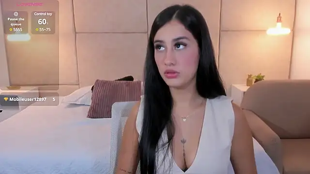 Snapshot of Amiirra_ chatting on 01/14/25, 08:26 Amiirra online show from 01/14/25, 08:26