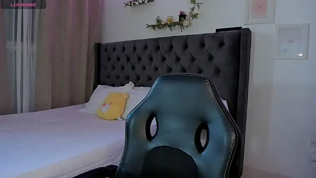 Amiirra  online show from 04/16/26, 09:15