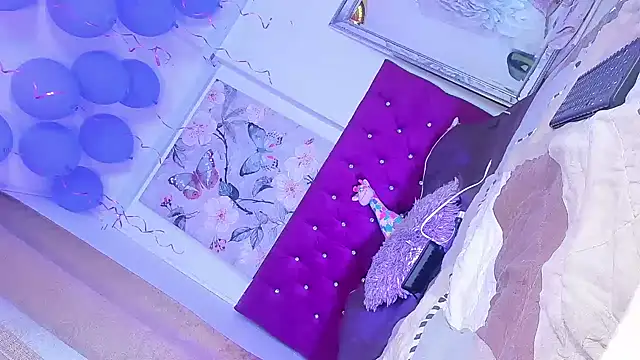 thifanny black online show from 12/18/24, 05:26