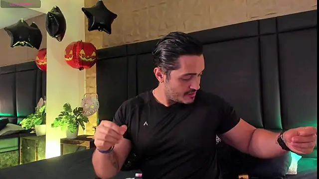 JossAckland online show from 10/12/25, 07:46