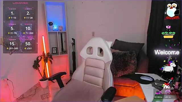 Snapshot of odelei chatting on 11/28/25, 12:30 odelei online show from 11/28/25, 12:30