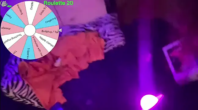 Snapshot of Luna_Artemis chatting on 01/15/25, 04:32 Luna Artemis online show from 01/15/25, 04:32