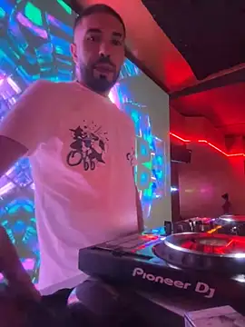 Snapshot of djtimka chatting on 09/26/25, 06:56 djtimka online show from 09/26/25, 06:56