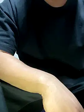 Snapshot of sakuto07 chatting on 11/02/25, 01:57 sakuto07 online show from 11/02/25, 01:57