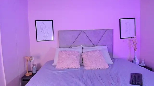 Emilyh  online show from 09/15/25, 10:48