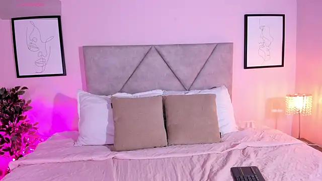 Emilyh  online show from 04/09/26, 07:08