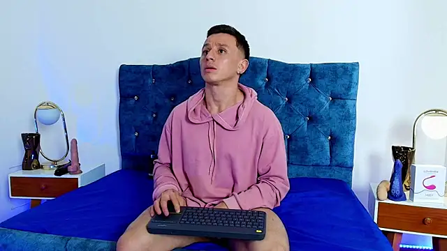 Andrewfalcon online show from 02/04/25, 03:36