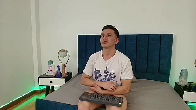 Andrewfalcon online show from 03/12/25, 10:17