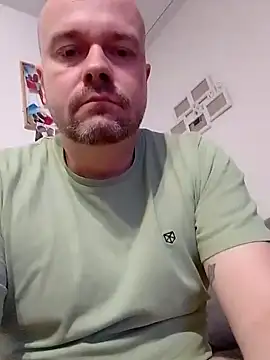 mikaaaaase online show from 10/19/25, 01:06