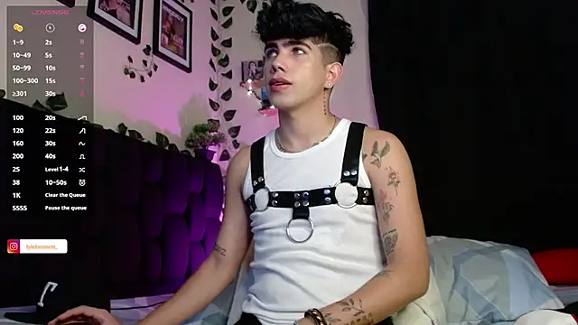 LyleBennett  online show from 02/09/25, 10:20