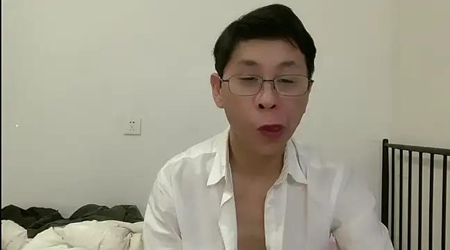 Snapshot of TGH521 chatting on 01/08/25, 03:51 TGH521 online show from 01/08/25, 03:51