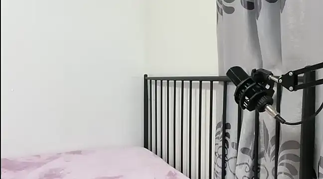 Snapshot of TGH521 chatting on 01/12/25, 11:17 TGH521 online show from 01/12/25, 11:17