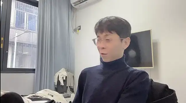 Snapshot of TGH521 chatting on 01/25/25, 04:23 TGH521 online show from 01/25/25, 04:23