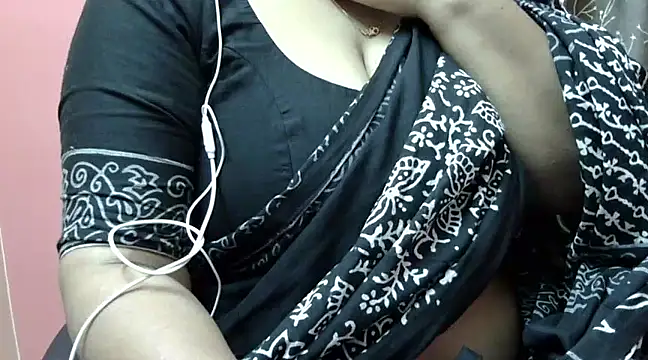 Riya riyaa online show from 12/15/24, 07:10