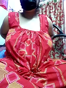 Snapshot of BERRY_00 chatting on 03/05/25, 04:57 BERRY 00 online show from 03/05/25, 04:57