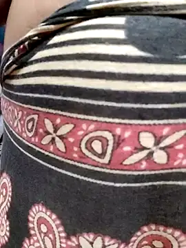 Snapshot of BERRY_00 chatting on 10/04/25, 10:02 BERRY 00 online show from 10/04/25, 10:02