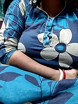 Snapshot of BERRY_00 chatting on 11/28/25, 09:45 BERRY 00 online show from 11/28/25, 09:45