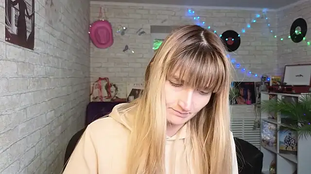 Nika Kitten online show from 09/29/25, 04:23