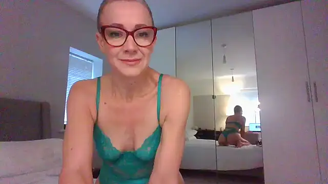 Snapshot of ELEGANT-ARIA36 chatting on 12/18/24, 11:13 ELEGANT-ARIA36 online show from 12/18/24, 11:13