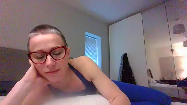 Snapshot of ELEGANT-ARIA36 chatting on 01/14/25, 02:43 ELEGANT-ARIA36 online show from 01/14/25, 02:43