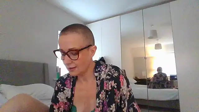 Snapshot of ELEGANT-ARIA36 chatting on 02/05/25, 09:46 ELEGANT-ARIA36 online show from 02/05/25, 09:46