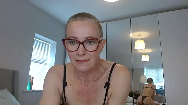 Snapshot of ELEGANT-ARIA36 chatting on 03/11/25, 11:44 ELEGANT-ARIA36 online show from 03/11/25, 11:44