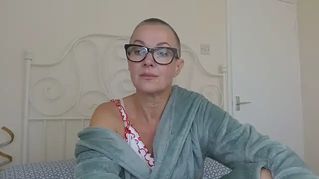 Snapshot of ELEGANT-ARIA36 chatting on 10/07/25, 12:35 ELEGANT-ARIA36 online show from 10/07/25, 12:35