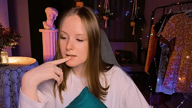 Snapshot of VivienLeeigh chatting on 12/28/24, 01:06 VivienLeeigh online show from 12/28/24, 01:06