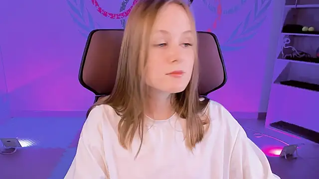 Snapshot of VivienLeeigh chatting on 01/09/25, 01:13 VivienLeeigh online show from 01/09/25, 01:13