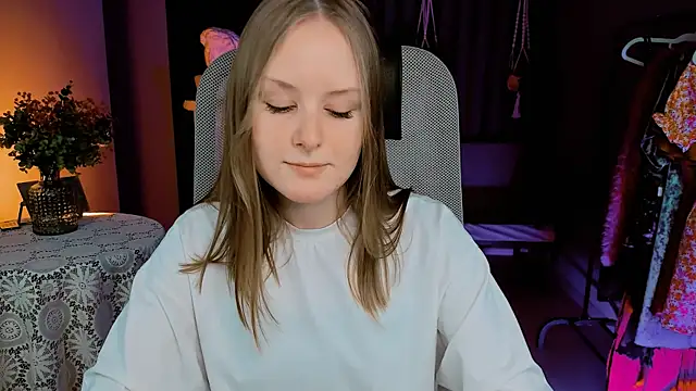 Snapshot of VivienLeeigh chatting on 01/10/25, 01:09 VivienLeeigh online show from 01/10/25, 01:09