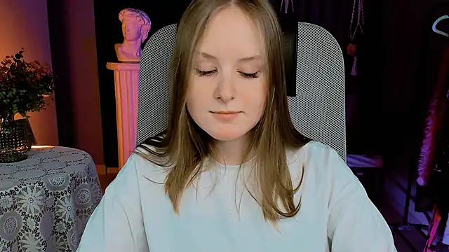 Snapshot of VivienLeeigh chatting on 01/10/25, 07:21 VivienLeeigh online show from 01/10/25, 07:21