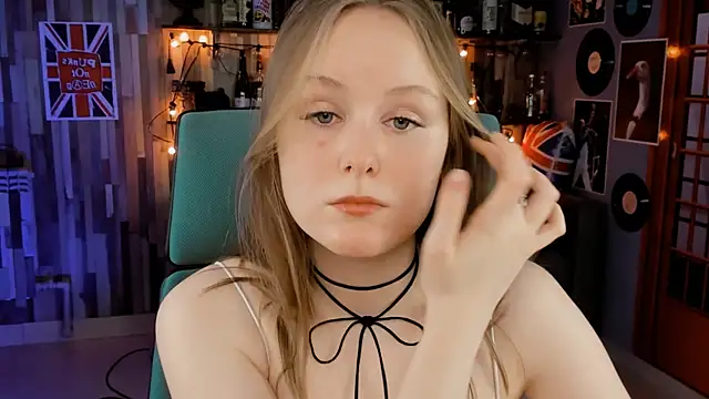 Snapshot of VivienLeeigh chatting on 01/14/25, 01:17 VivienLeeigh online show from 01/14/25, 01:17