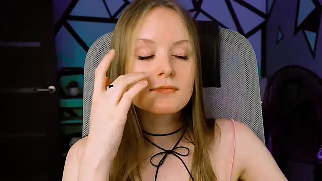 Snapshot of VivienLeeigh chatting on 01/19/25, 03:21 VivienLeeigh online show from 01/19/25, 03:21