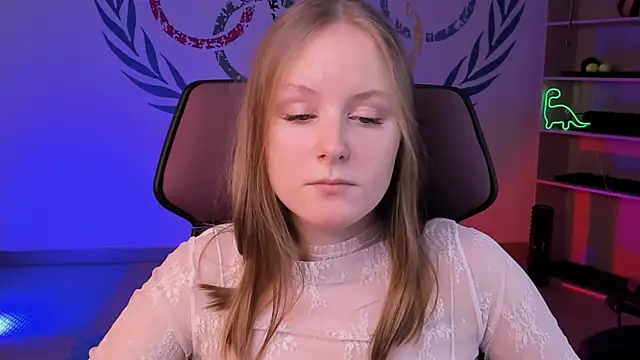 Snapshot of VivienLeeigh chatting on 02/06/25, 01:10 VivienLeeigh online show from 02/06/25, 01:10