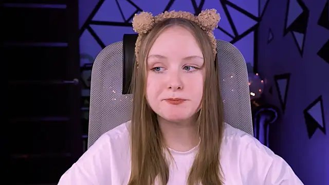 Snapshot of VivienLeeigh chatting on 02/13/25, 04:17 VivienLeeigh online show from 02/13/25, 04:17