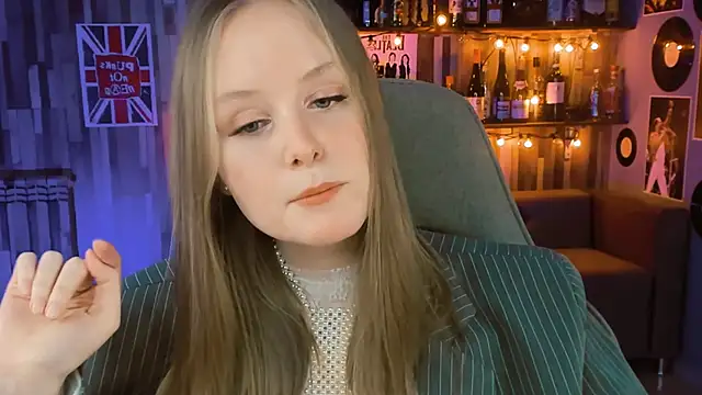 Snapshot of VivienLeeigh chatting on 02/20/25, 07:30 VivienLeeigh online show from 02/20/25, 07:30