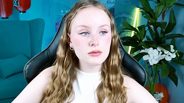 Snapshot of VivienLeeigh chatting on 11/04/25, 09:08 VivienLeeigh online show from 11/04/25, 09:08