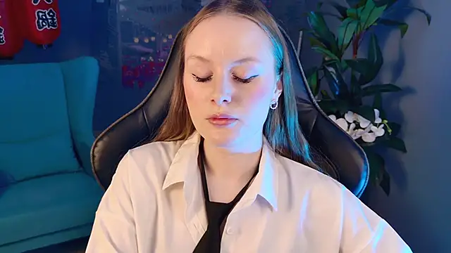 Snapshot of VivienLeeigh chatting on 11/10/25, 10:14 VivienLeeigh online show from 11/10/25, 10:14