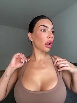 krissiswrld- online show from 09/17/25, 11:01