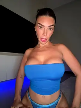 krissiswrld- online show from 11/13/25, 04:17