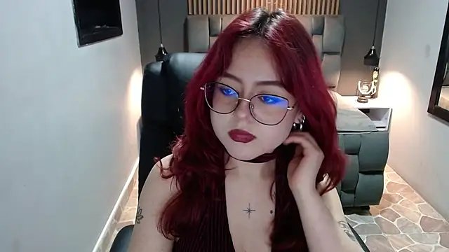 Snapshot of crimson_tati_ chatting on 12/03/24, 06:15 crimson tati online show from 12/03/24, 06:15