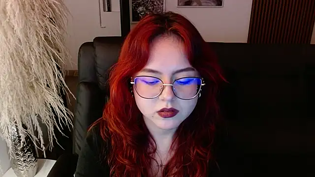 Snapshot of crimson_tati_ chatting on 12/06/24, 07:32 crimson tati online show from 12/06/24, 07:32