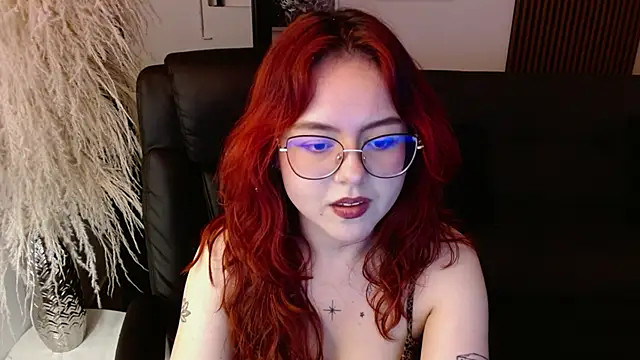 Snapshot of crimson_tati_ chatting on 12/06/24, 10:38 crimson tati online show from 12/06/24, 10:38