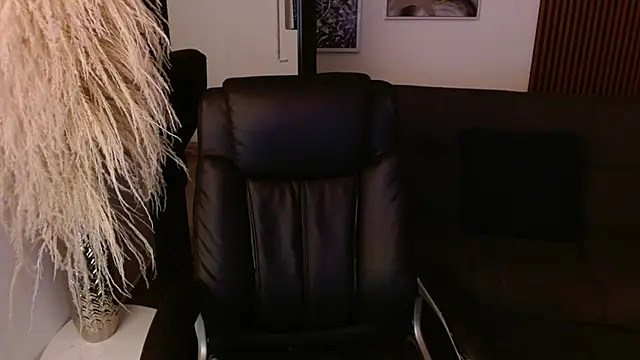 Snapshot of crimson_tati_ chatting on 12/10/24, 05:28 crimson tati online show from 12/10/24, 05:28