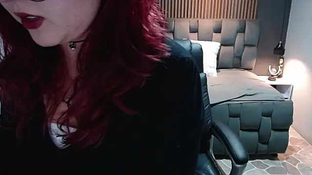 Snapshot of crimson_tati_ chatting on 12/11/24, 06:04 crimson tati online show from 12/11/24, 06:04