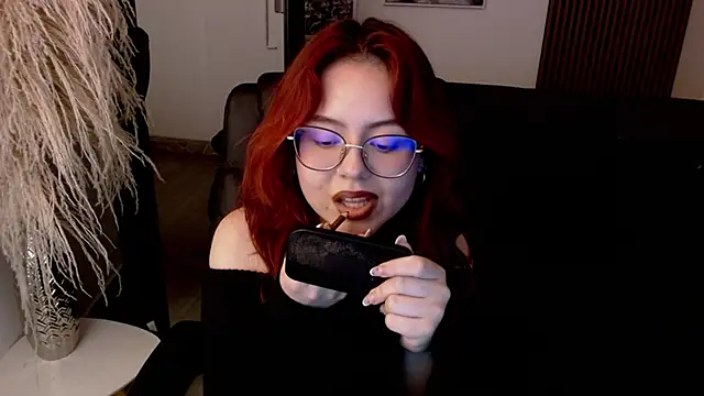 Snapshot of crimson_tati_ chatting on 12/12/24, 08:57 crimson tati online show from 12/12/24, 08:57