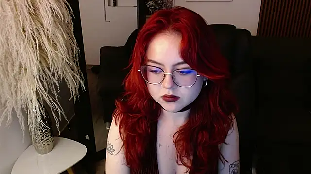 Snapshot of crimson_tati_ chatting on 12/24/24, 08:44 crimson tati online show from 12/24/24, 08:44