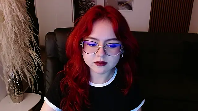 Snapshot of crimson_tati_ chatting on 12/28/24, 08:16 crimson tati online show from 12/28/24, 08:16