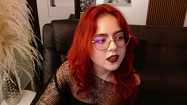 Snapshot of crimson_tati_ chatting on 01/09/25, 06:06 crimson tati online show from 01/09/25, 06:06